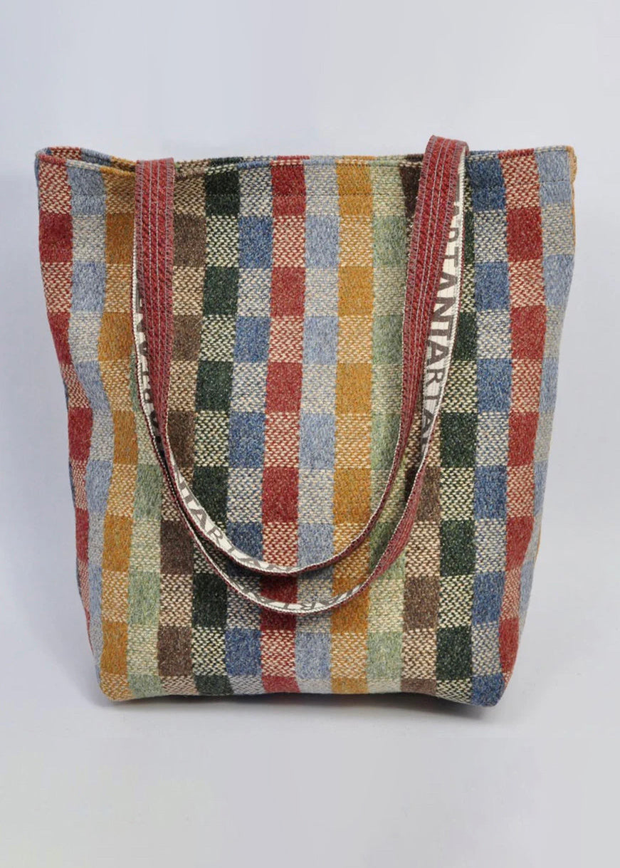 Anta carpet bag in Uist design. Scottish Textiles Showcase.