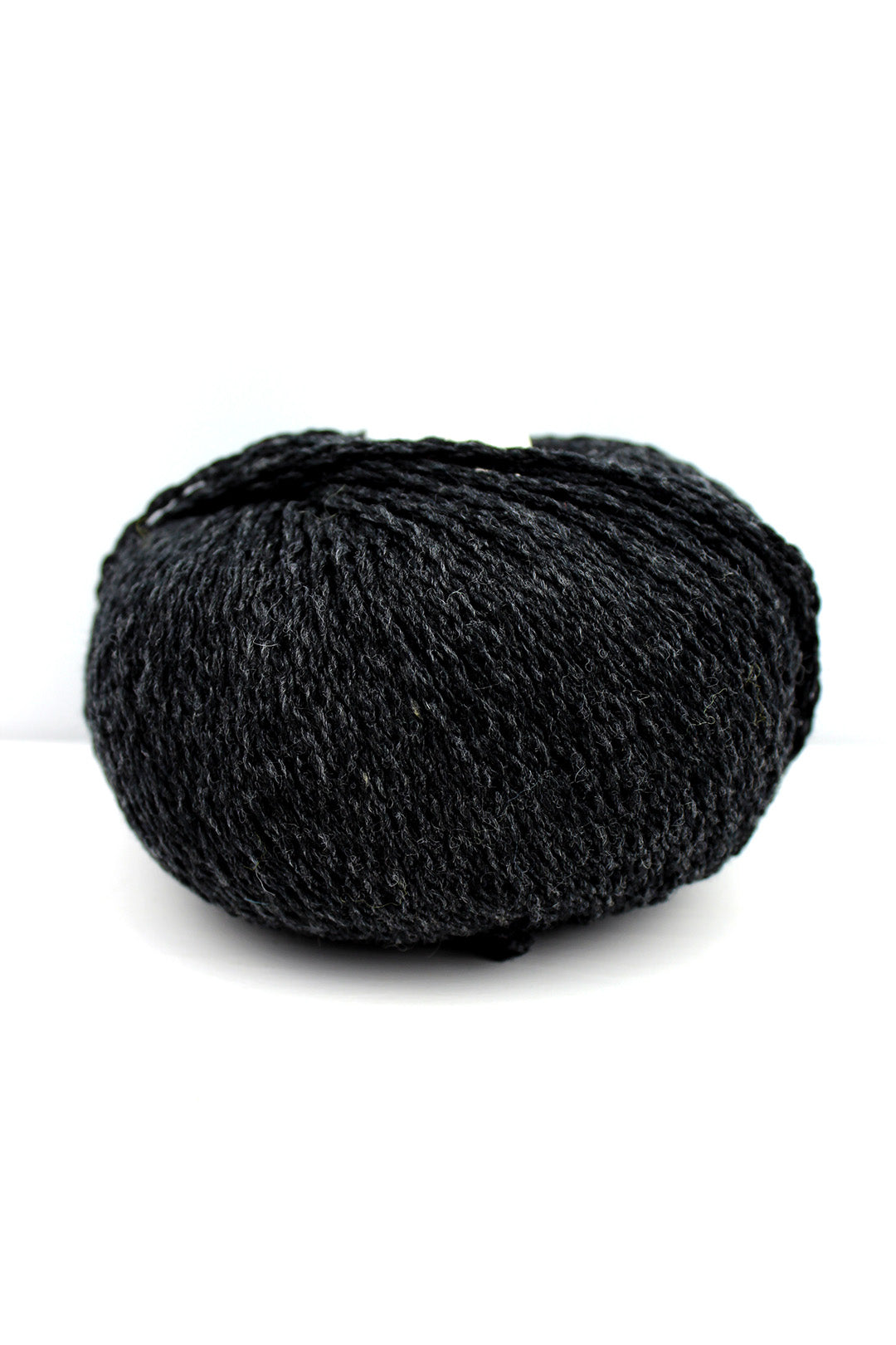 Di Gilpin yarn in charcoal Morian colourway. Scottish Textiles Showcase