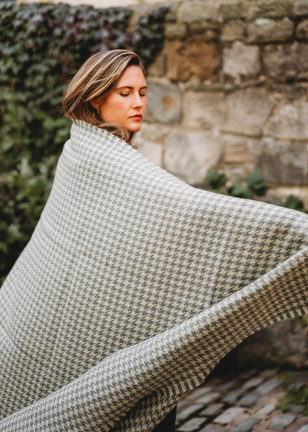 British Wool Blanket Moss Houndstooth
