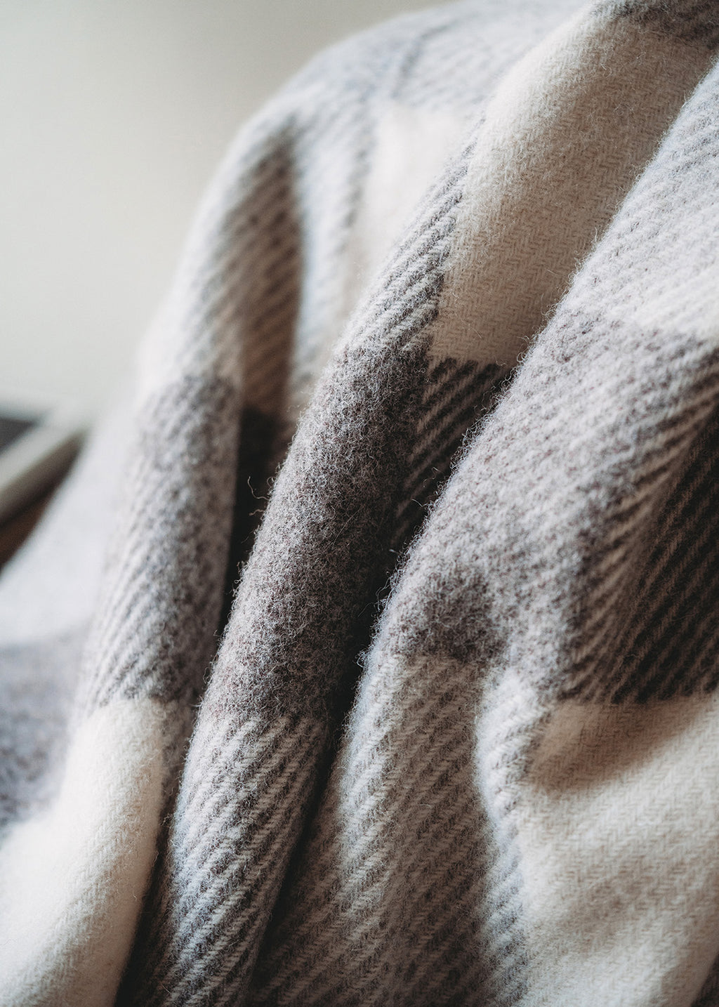 Checked blanked in Jacob wool.