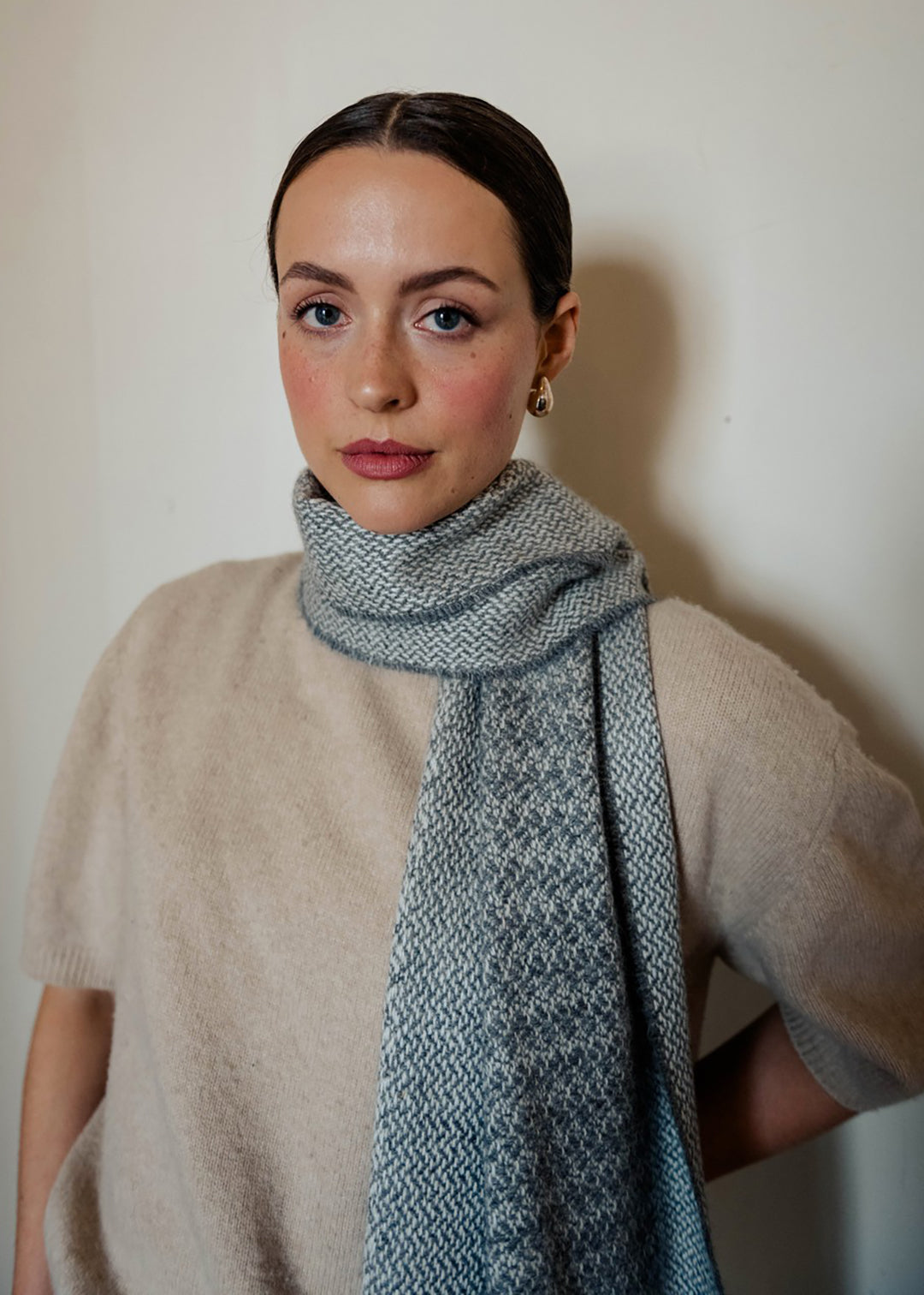 Un-dyed alpaca scarf in natural grey and off-white, woven in a harvest grain design.