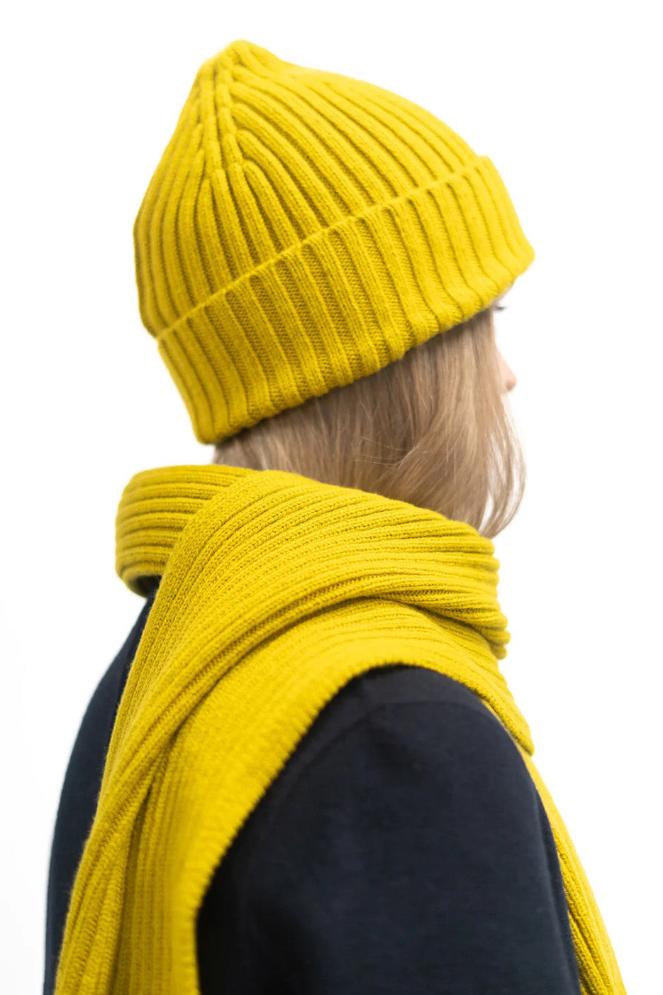 Knitted with a ribbed knit structure in a mustard yellow, this hat is a classic wardrobe staple. Made from the finest grade lambswool spun in Kinross