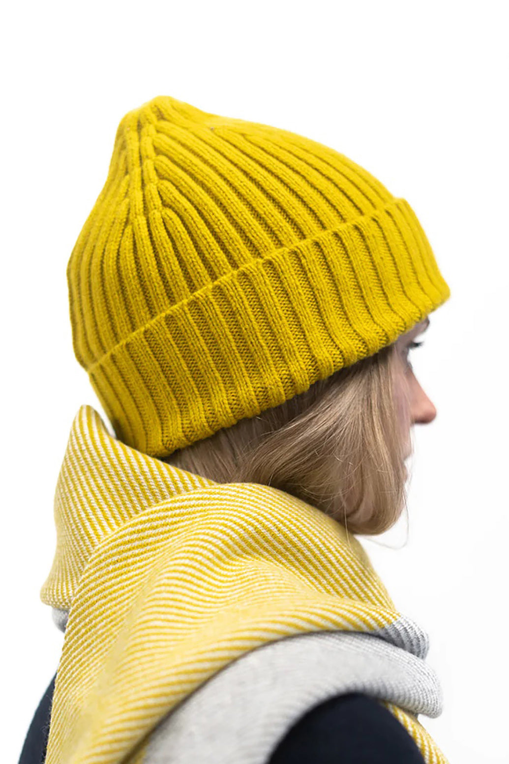 Knitted with a ribbed knit structure in a mustard yellow, this hat is a classic wardrobe staple. Made from the finest grade lambswool spun in Kinross