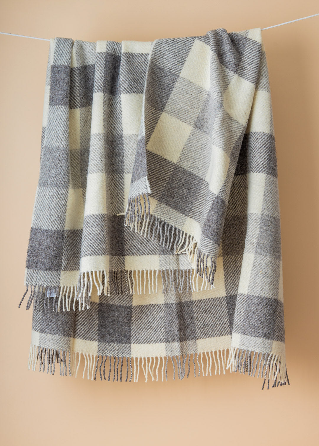 Checked blanked in Jacob wool.