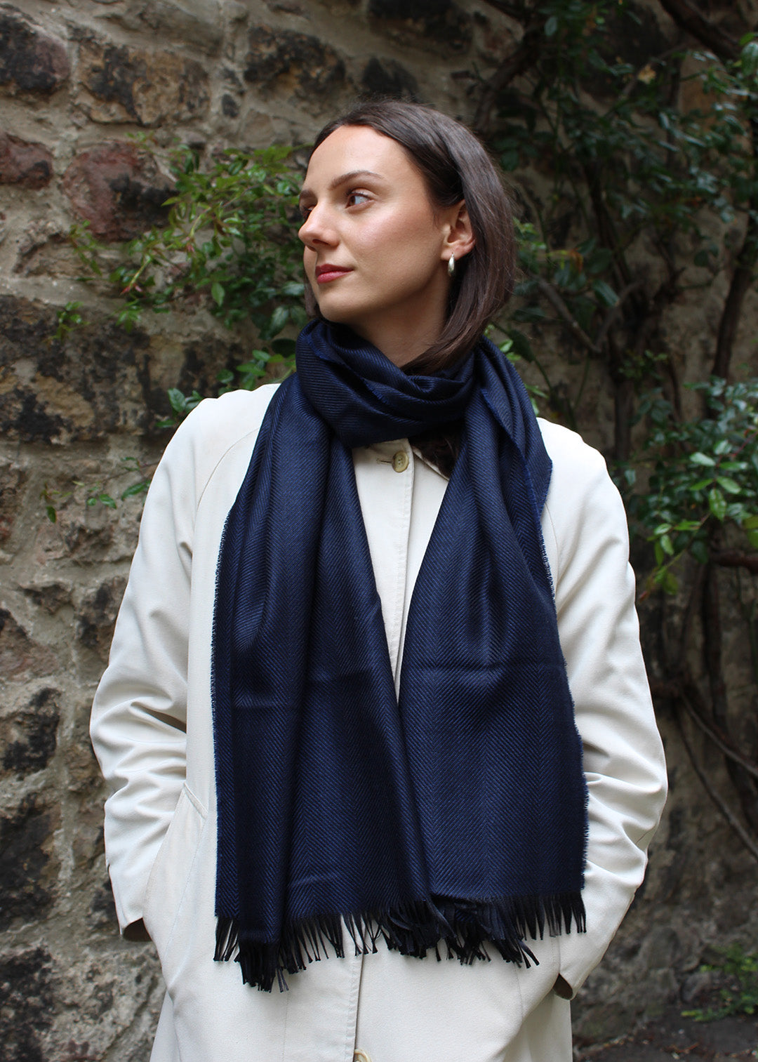 Cashmere and silk scarf in navy and black.
