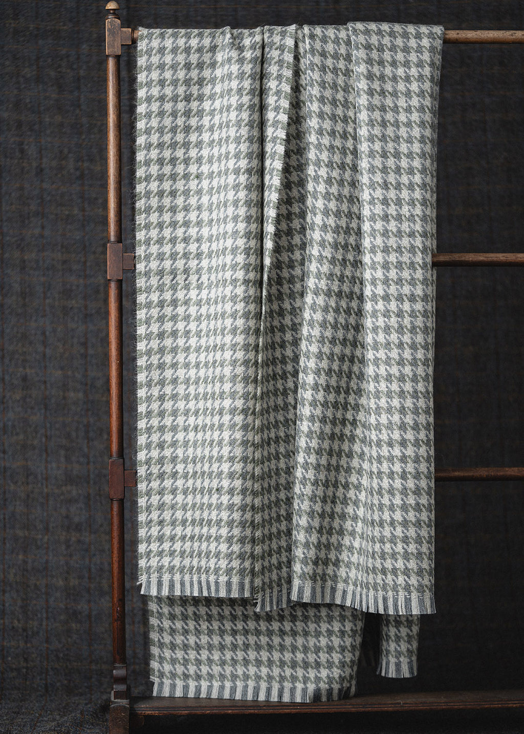 Houndstooth British wool blanket in pale grey, moss and blue.
