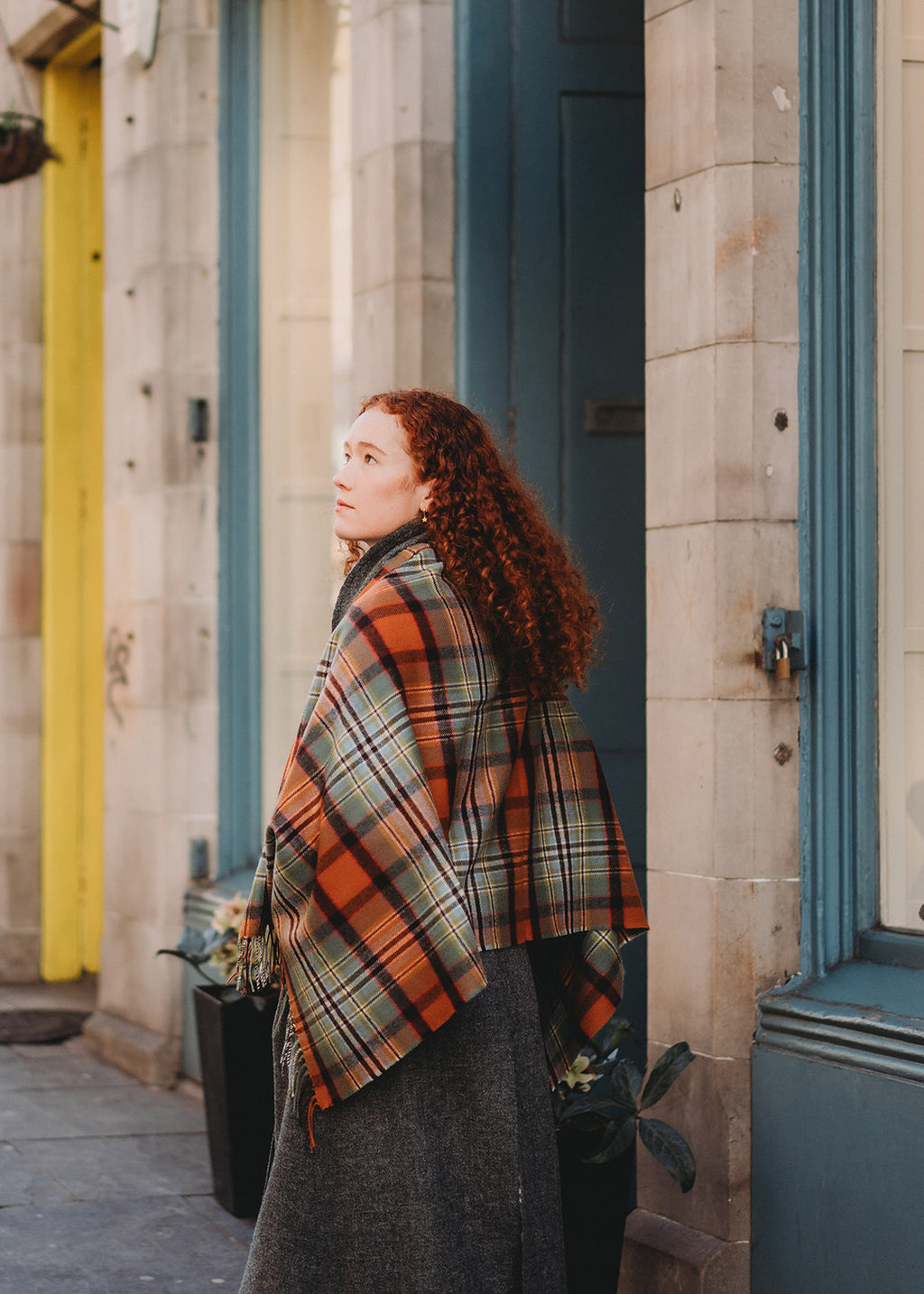 Lambswool tartan blanket sole in Dundee Old Weathered tartan. 