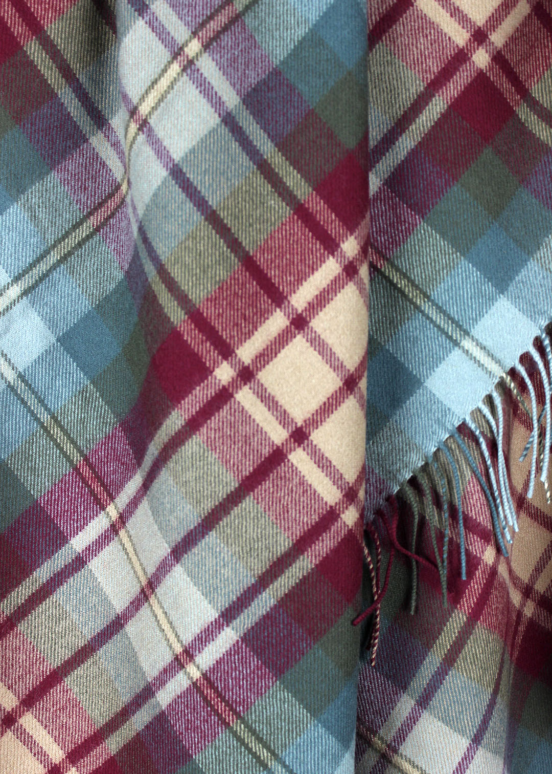 Auld Scotland tartan lambswool blanket. 