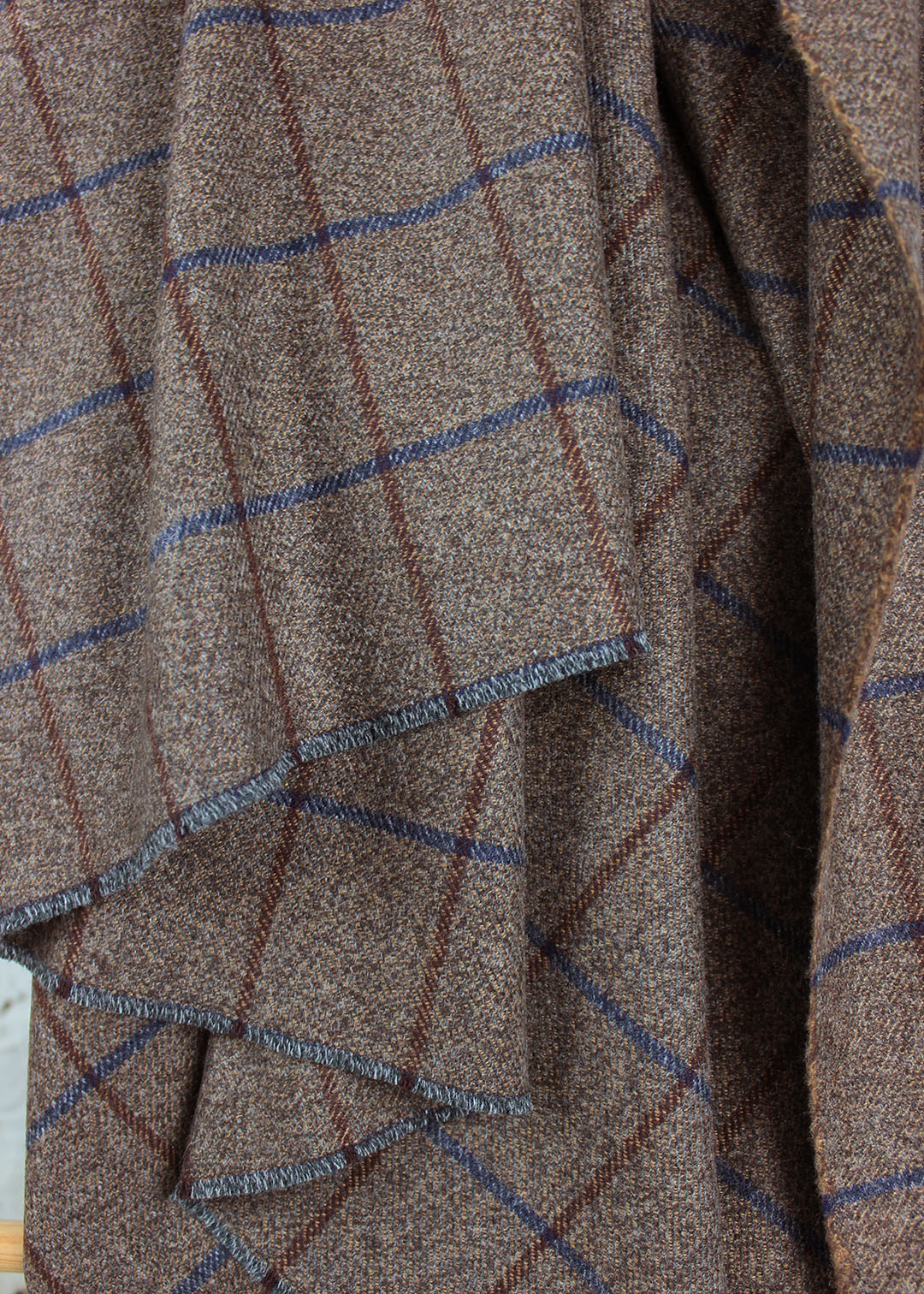 Pure cashmere throw woven in a geometric grid pattern, with a combination of browns and blues