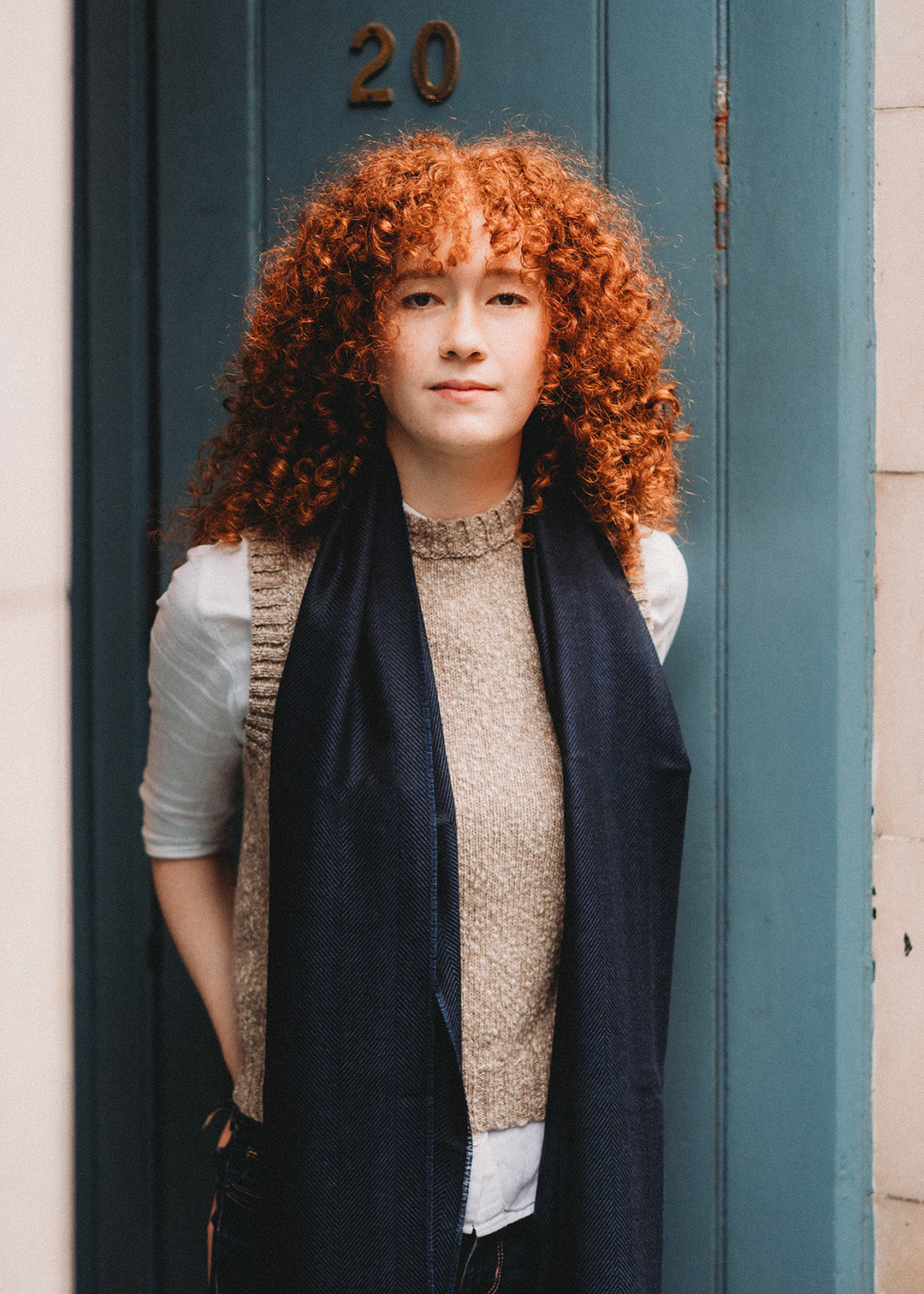 Silk and cashmere herringbone scarf in dark navy and black.