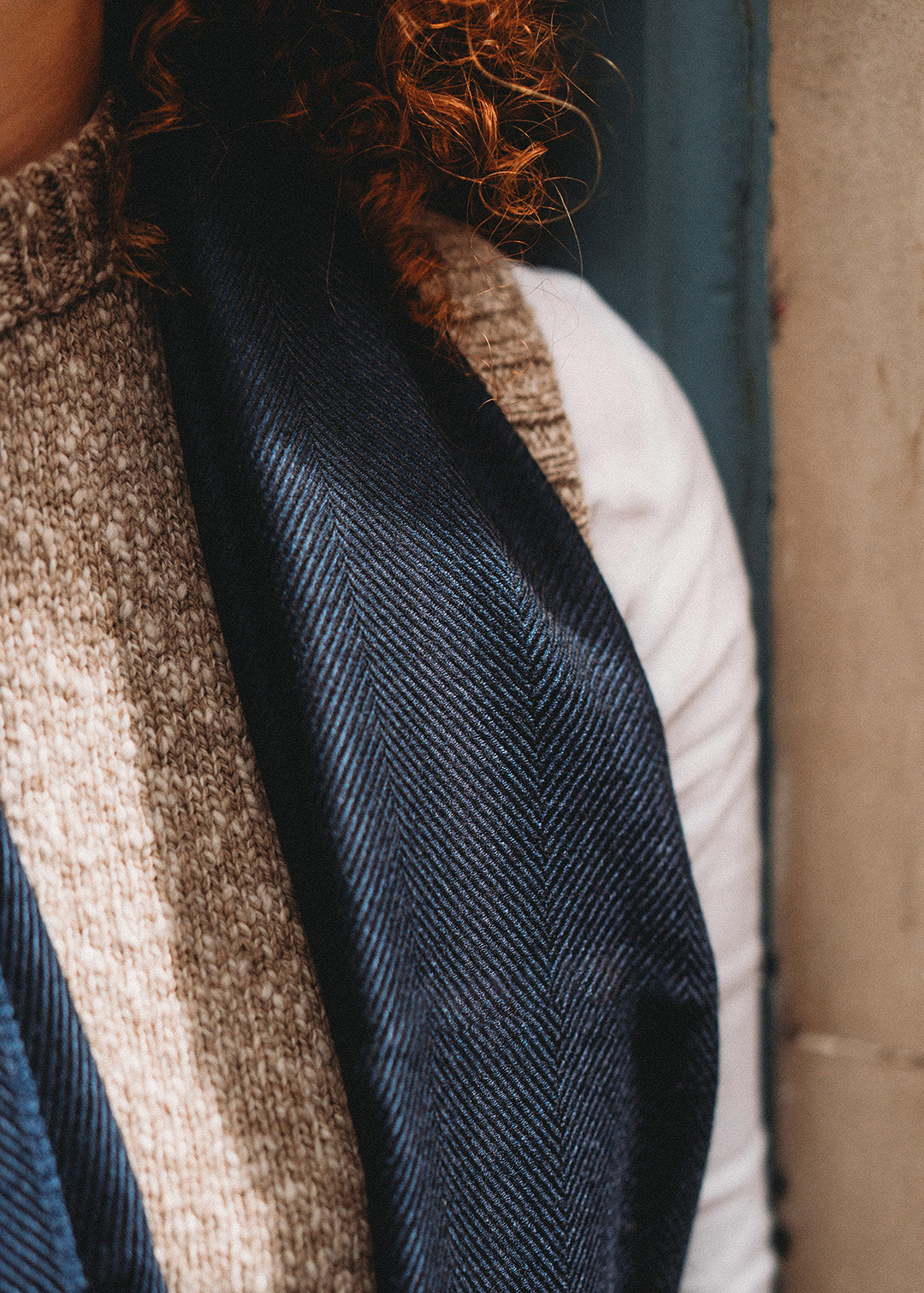 Silk and cashmere herringbone scarf in dark navy and black.
