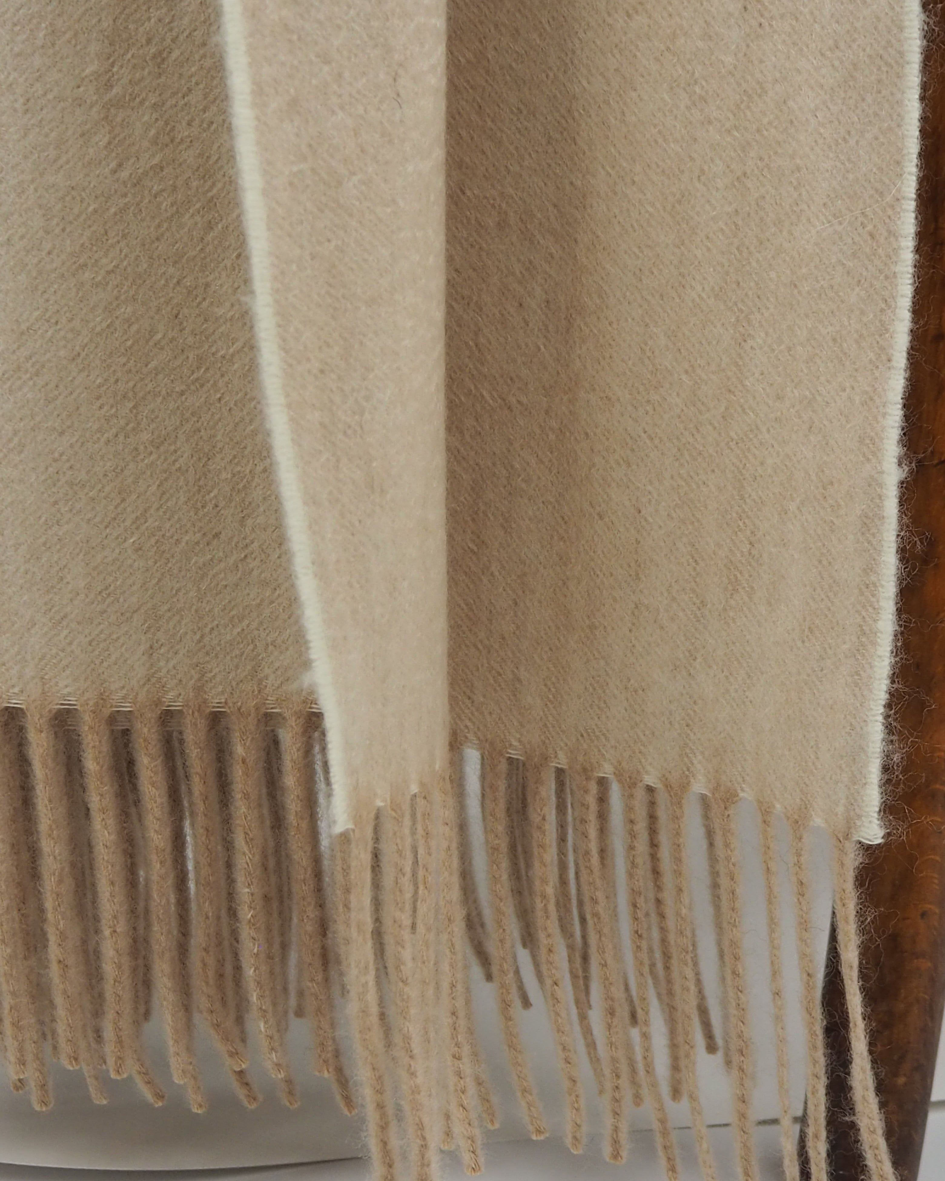 Cashmere throw in sand colour