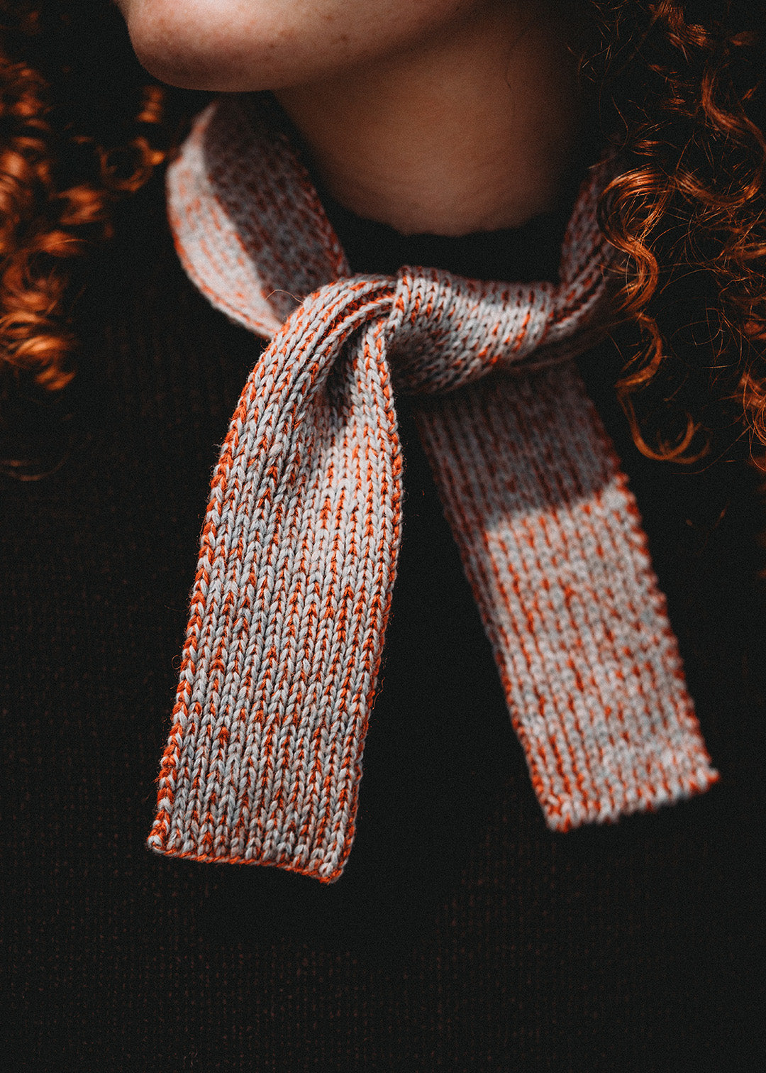 Add a pop of colour to your outfit with a mini tie scarf, knitted in a blend of natural fibres.