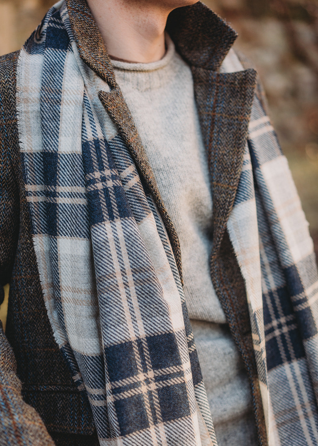 Wool and cashmere blend scarf in the Bannockbane grey tartan.