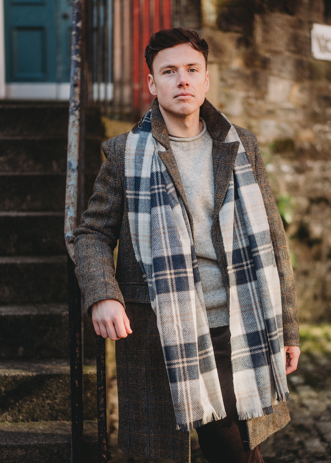 Wool and cashmere blend scarf in the Bannockbane grey tartan.