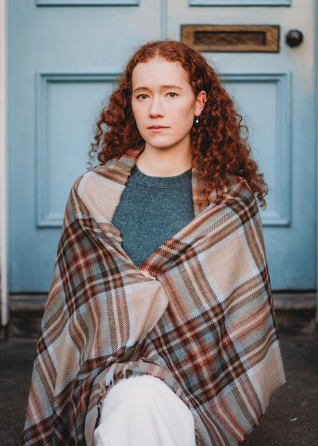 Wool and cashmere blend scarf in the Stewart eden tartan.