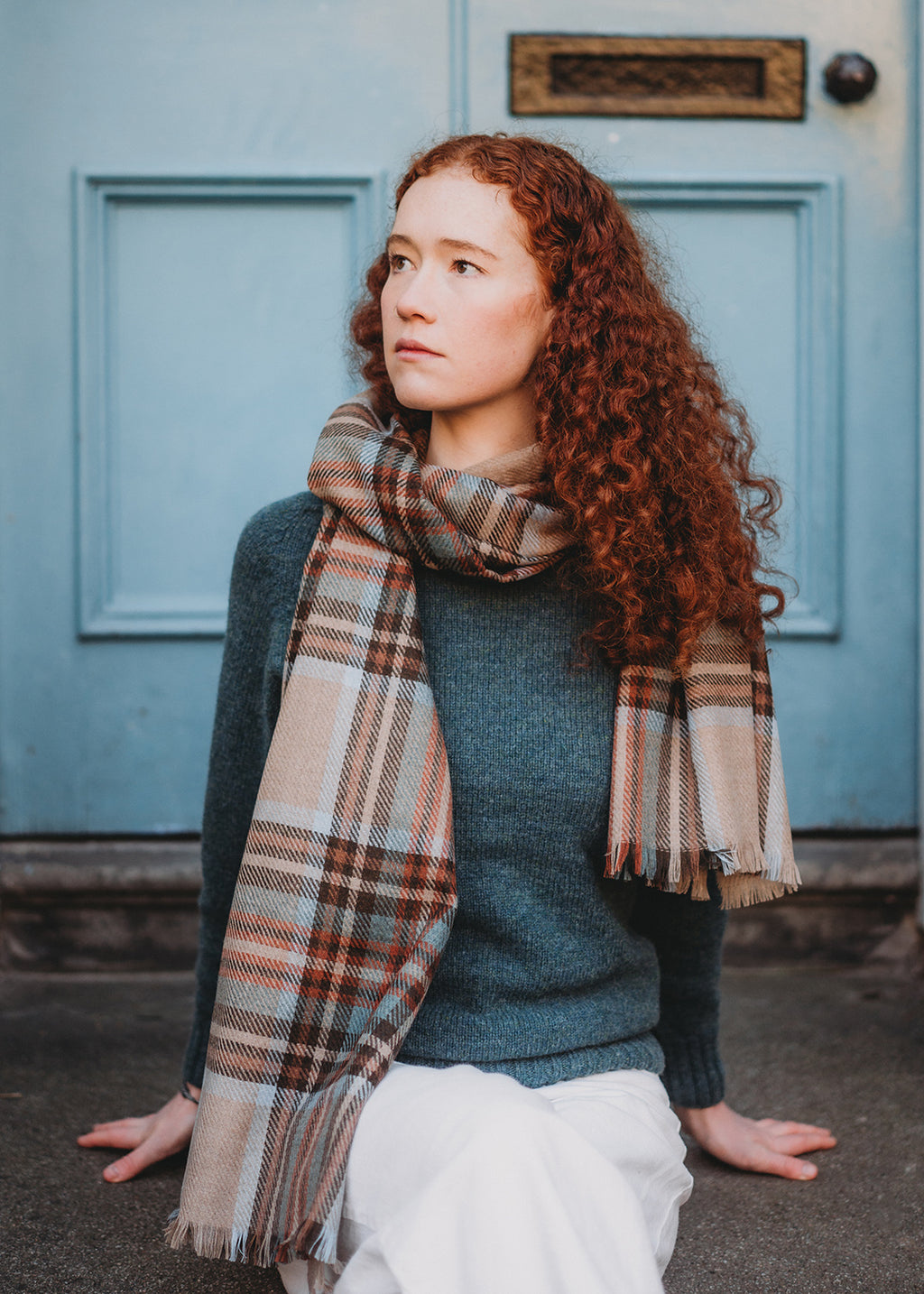 Wool and cashmere blend scarf in the Stewart eden tartan.