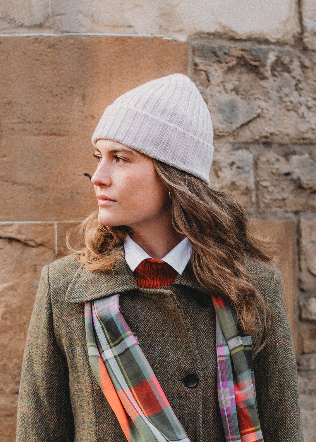 Pure cashmere knitted hat in ivory.