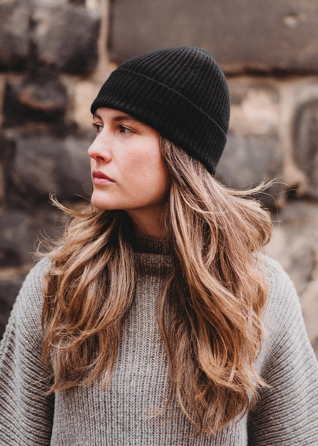 Super soft ribbed cashmere beanie in black.