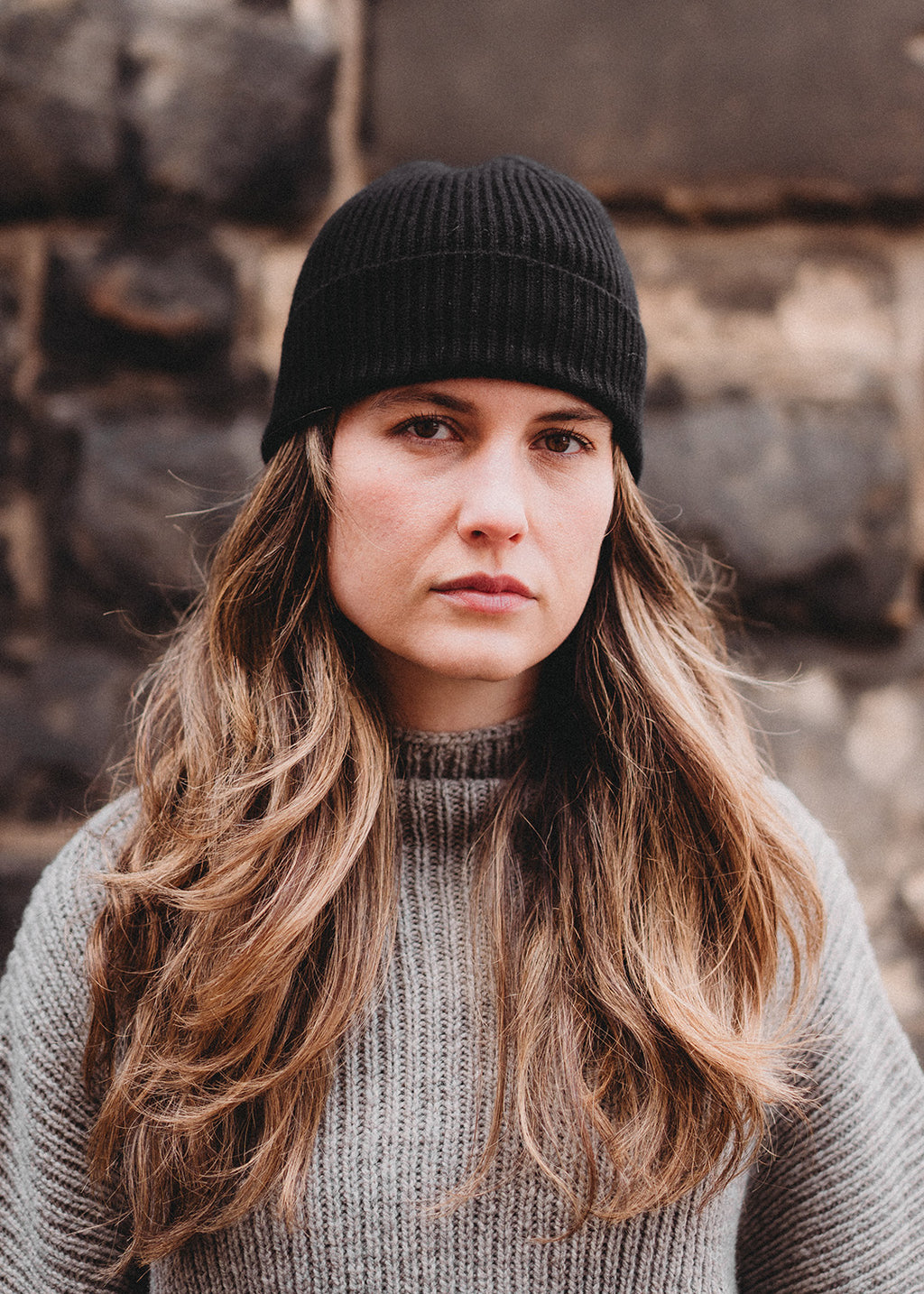 Super soft ribbed cashmere beanie in black.