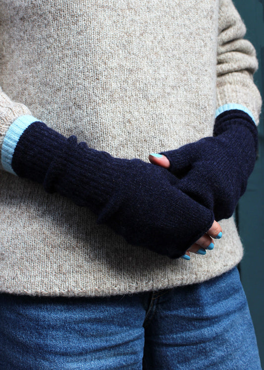 An everyday essential for the colder months, these lambswool fingerless gloves are knitted in navy with a light blue ribbed edge.