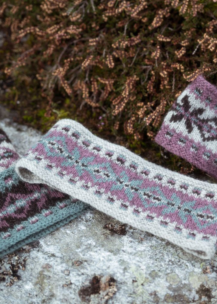 Myrte knitted headband shown in two colour options.