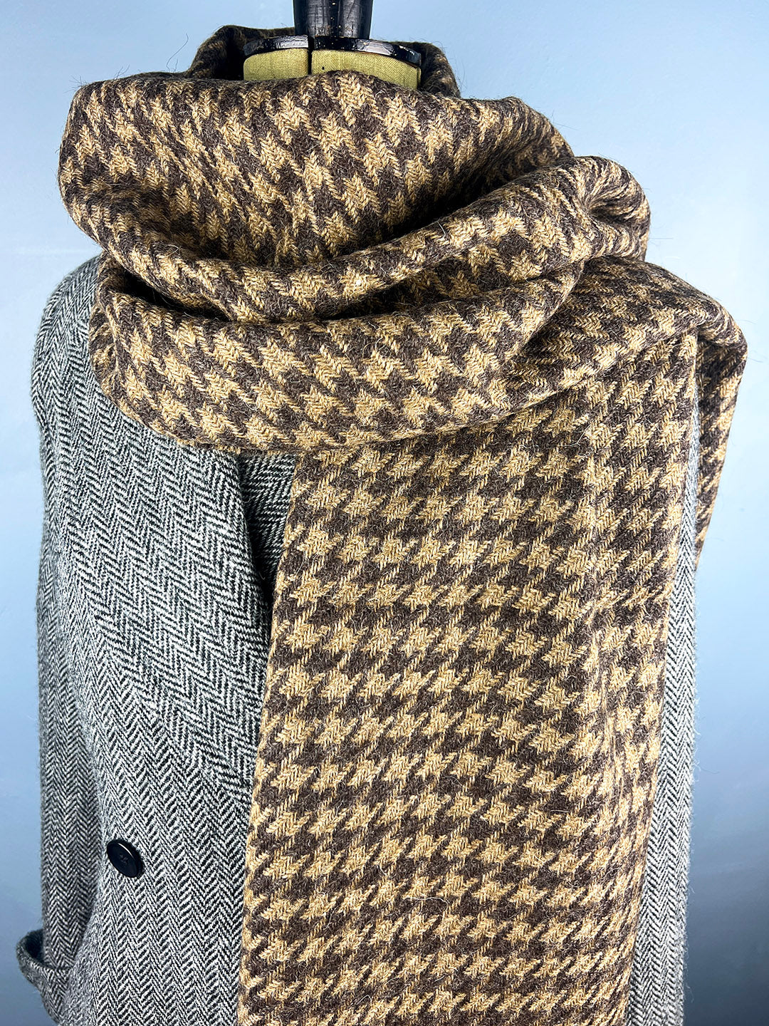 British wool scarf in taupe houndstooth pattern
