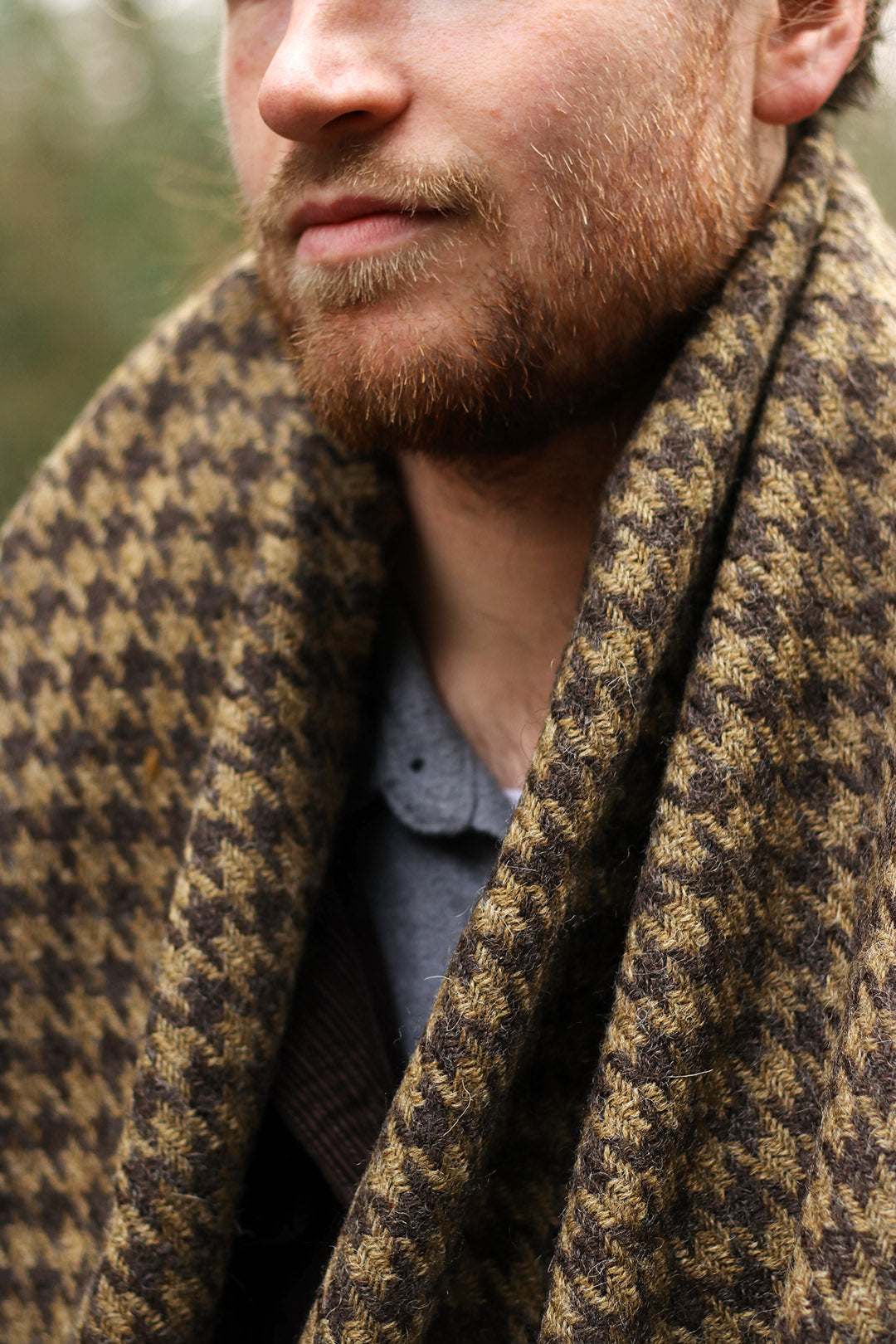 British wool scarf in taupe houndstooth pattern