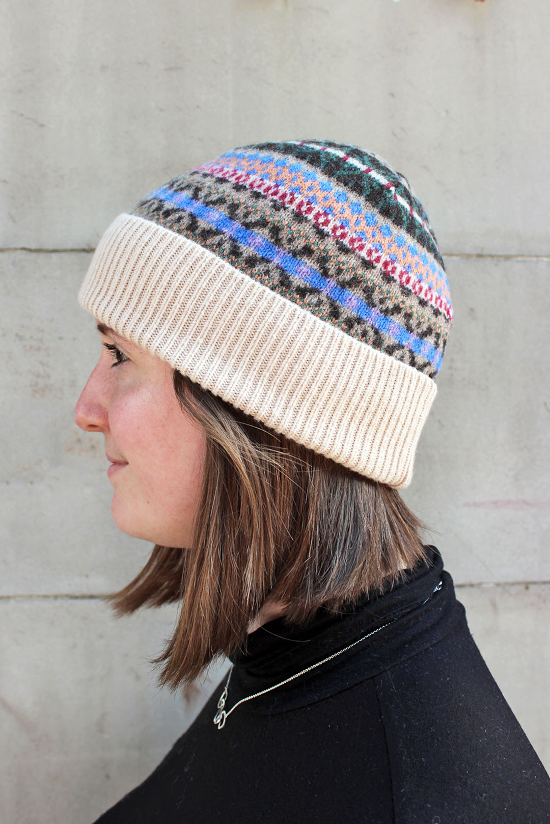 Fairisle wool hat in peach with pink and red pattern
